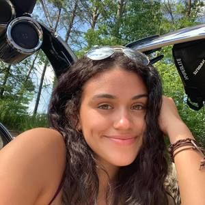 Meet your Posher, Isabel